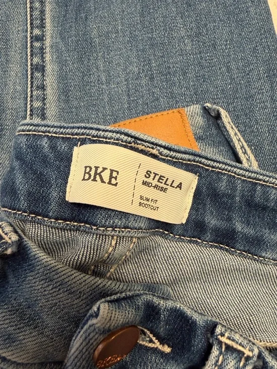 BKE Women's Flared Jeans in Light Blue Wash - Picture 2 of 7